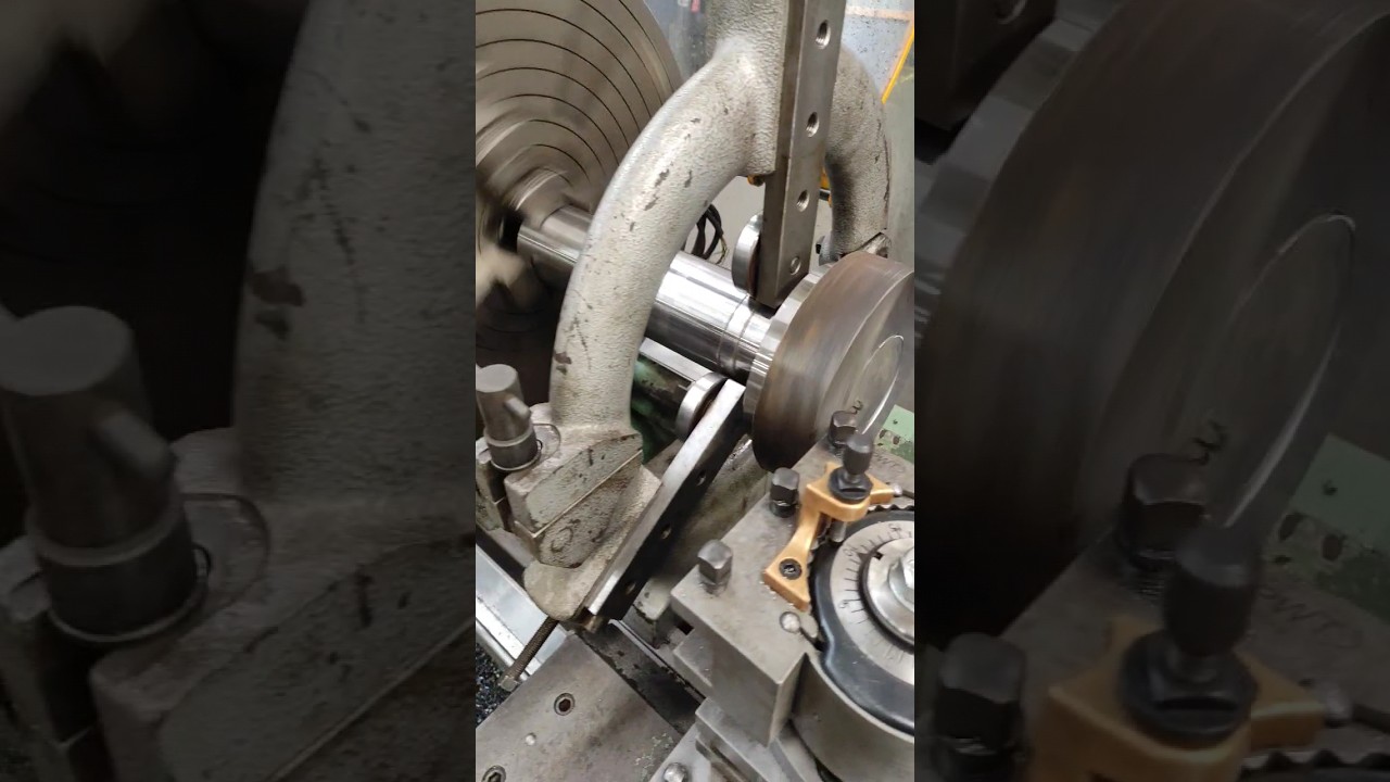 facing a shaft in the Cazeneuve HB725 #machine #machinist #chips #machineshop #asmr #cazeneuve