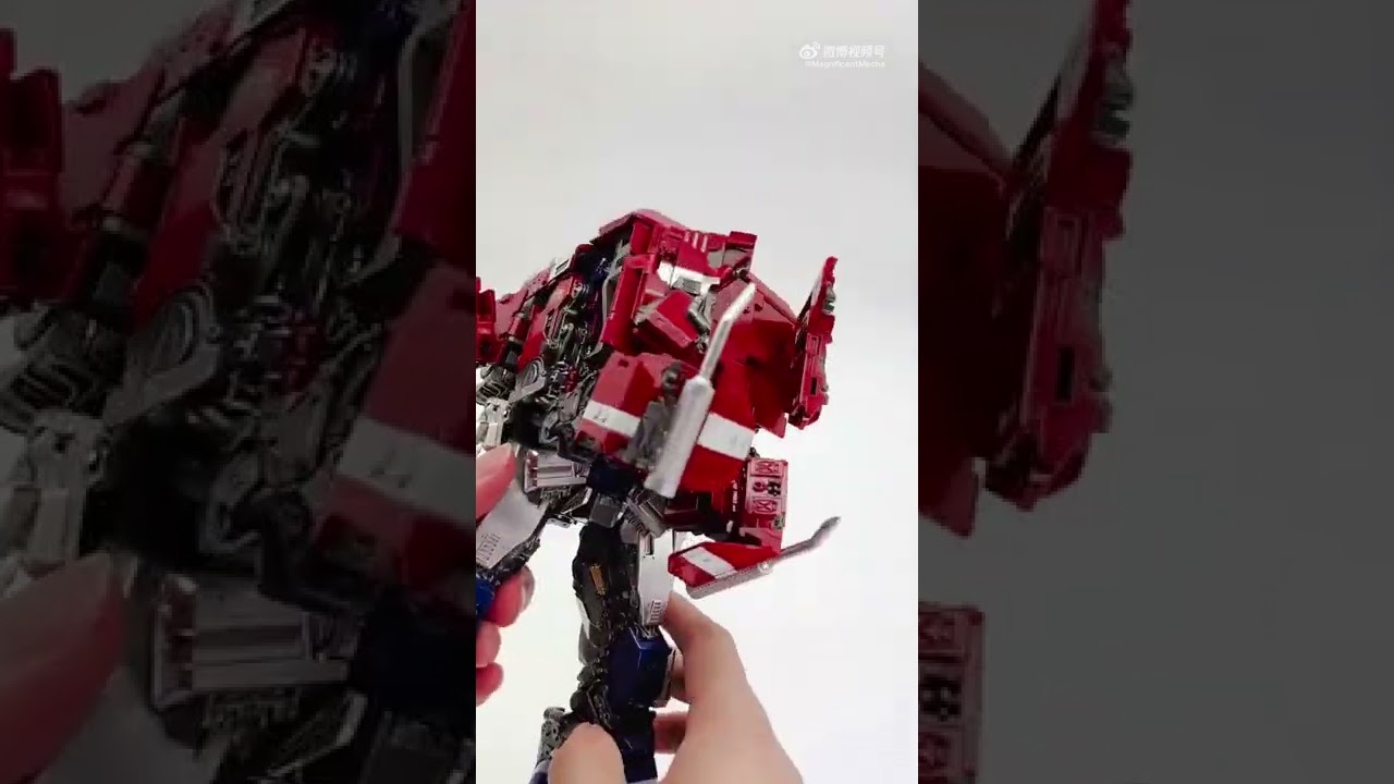 Magnificent Mecha MM-01 (Optimus Prime BB) Robot to alt mode