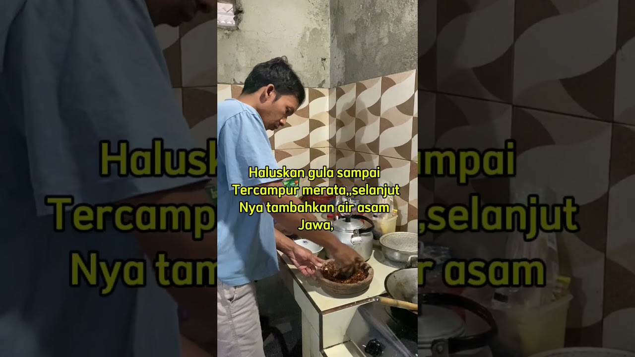 Lagi malas makan nasi, malah bikin makanan yang gak tau namanya