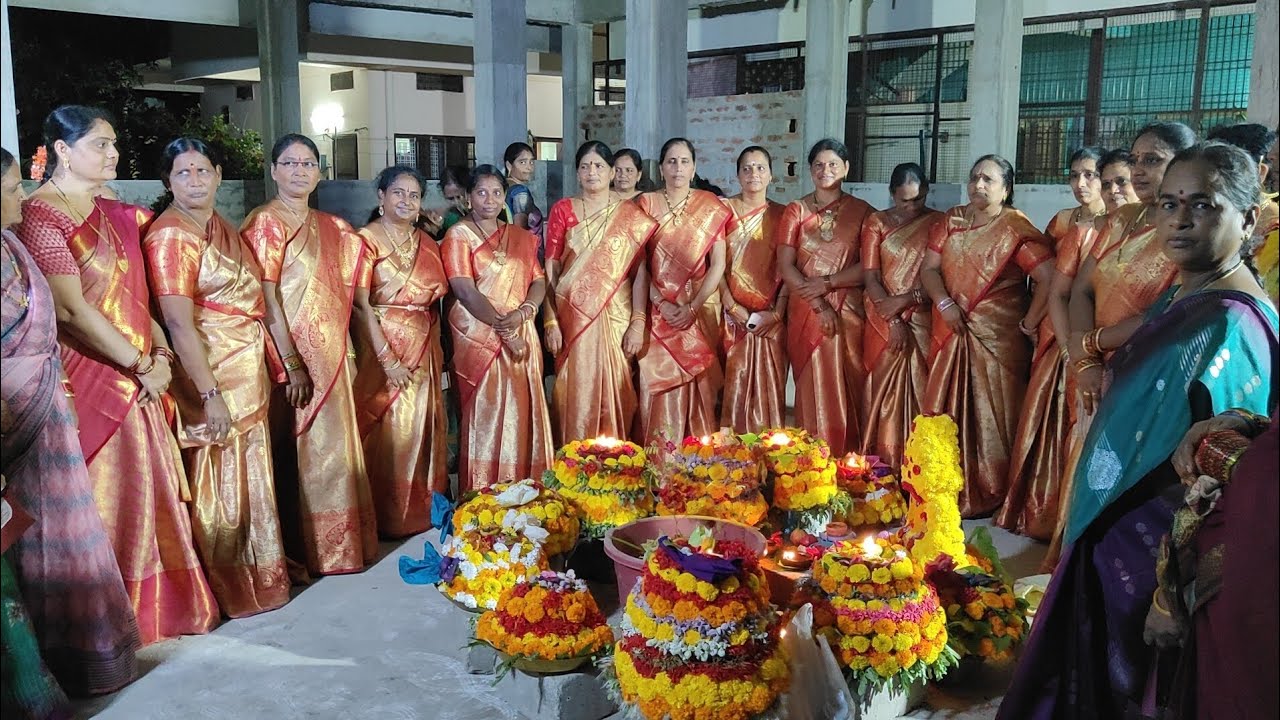 తిరువూరు శాంతినగర్ బతుకమ్మ ఊరేగింపు పార్ట్ 2