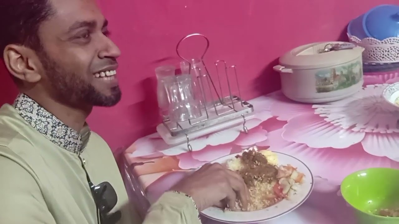 সবাই মিলে দাওয়াত খেলাম। 