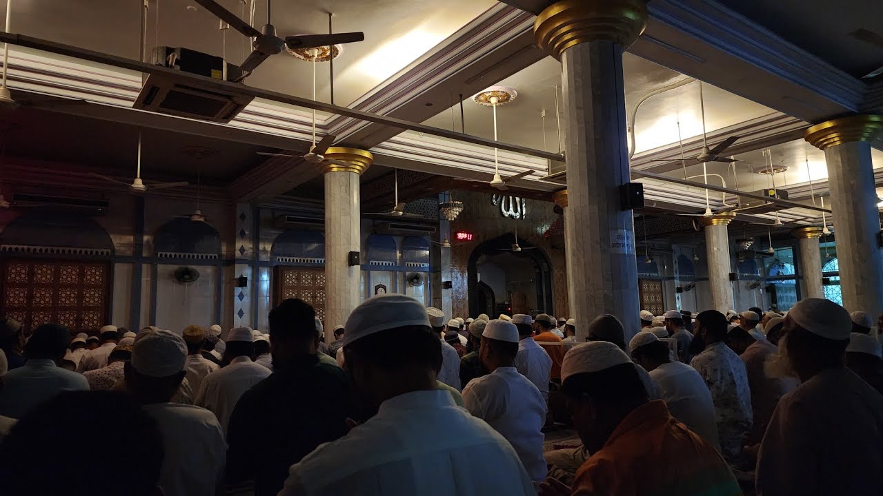 ফেনী জহিরিয়া মসজিদে তারাবির সালাতে সুমধুর কন্ঠে কোরআন তেলাওয়াত