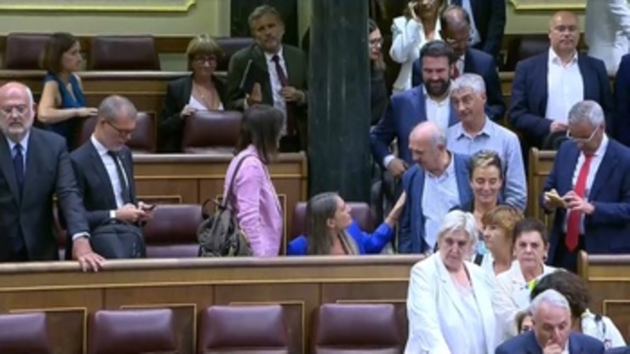 Primer pleno de la Legislatura en el Congreso dando protagonismo a las lenguas cooficiales