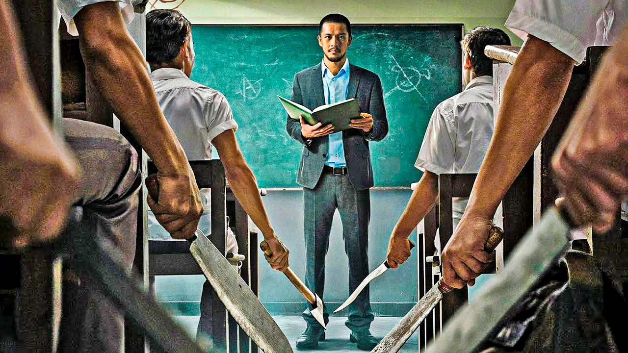 Estos Estudiantes Quieren Matar A Su Nuevo Profesor, Sin Saber Que Es Un Luchador Letal