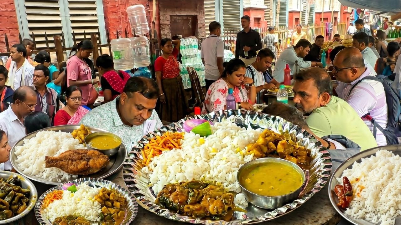 It's A Lunch Time in Kolkata Street , ₹40 Bengali Rice Meal , Bahu Purono Madrasi Babur Hotel