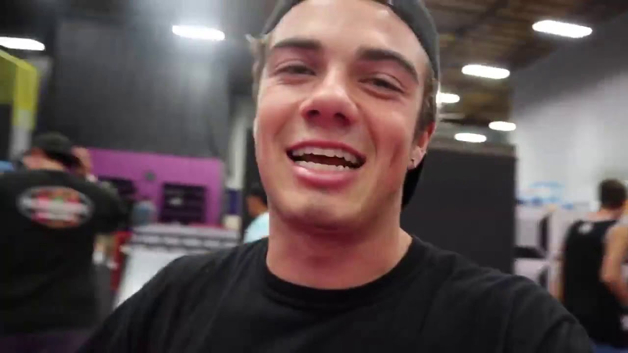 Jordan Beau! EXTREME YOGA CHALLENGE AT SUPER TRAMPOLINE PARK!