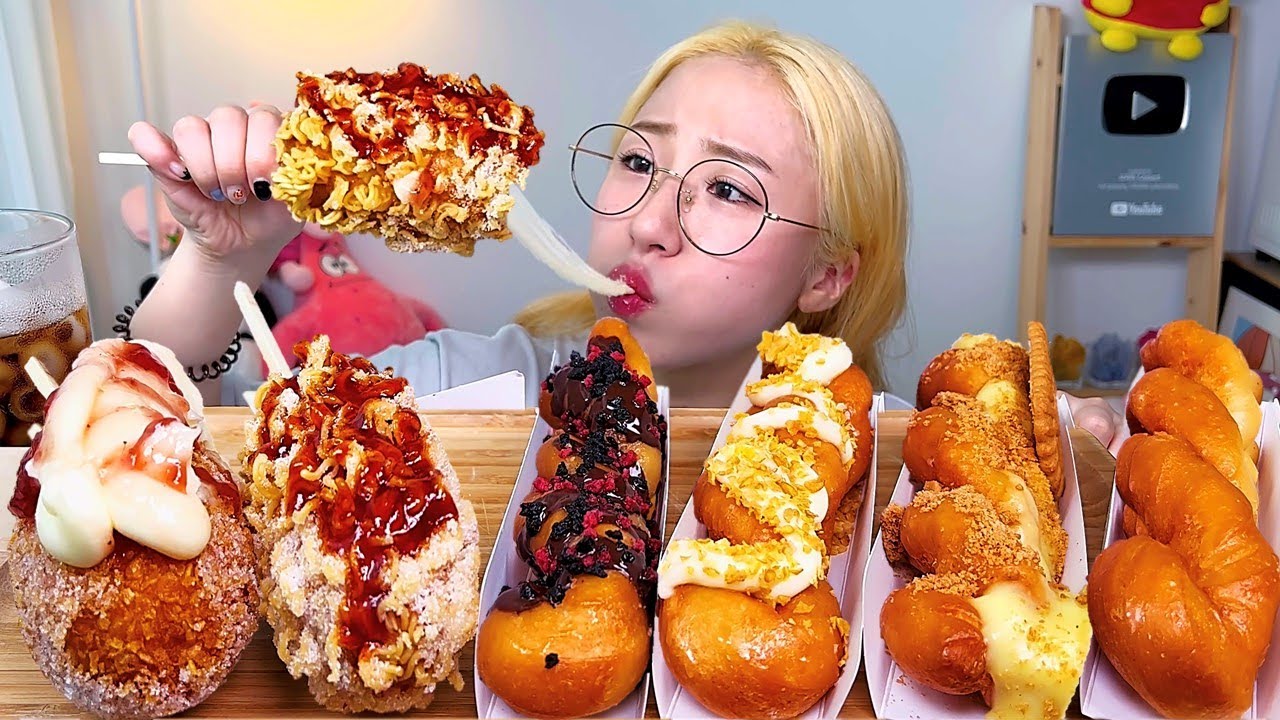 명랑핫도그 신메뉴 라면맵땅 크림치즈 핫도그 꽈배기 디저트 먹방 Dessert Mukbang