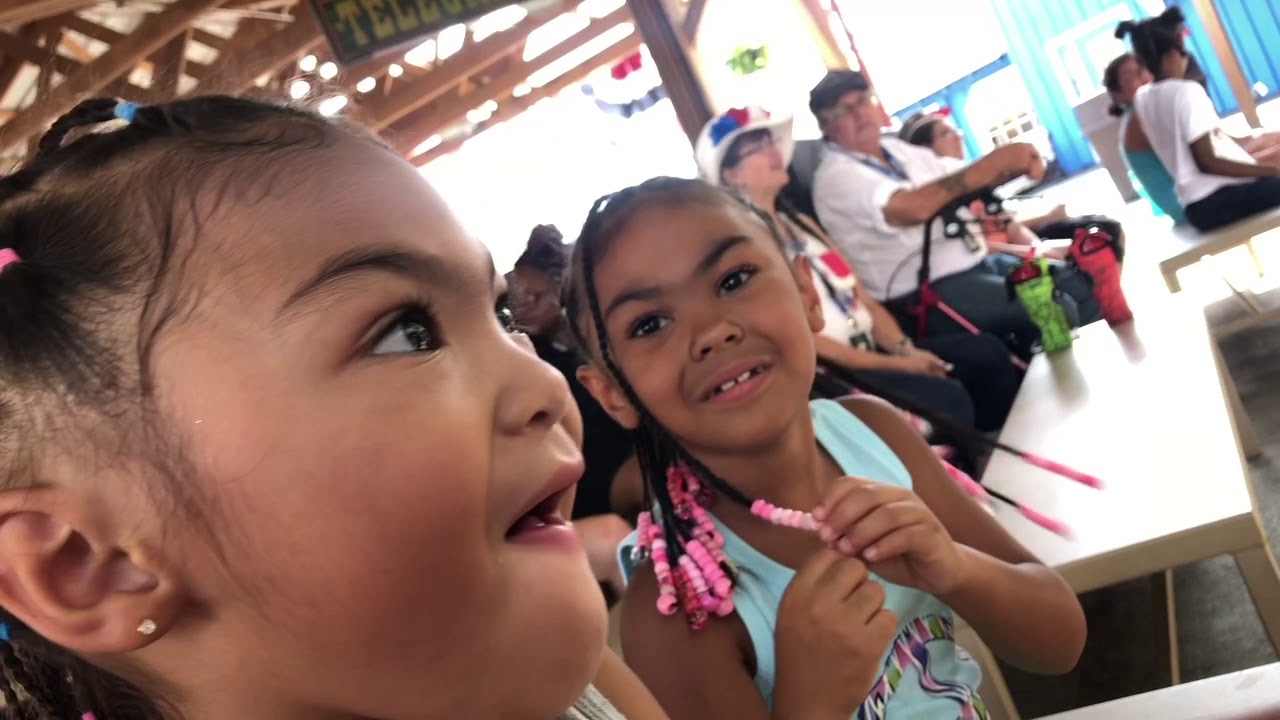 WE WATCHED A COMEDY WILD WEST SHOW !! SIX FLAGS OVER GEORGIA