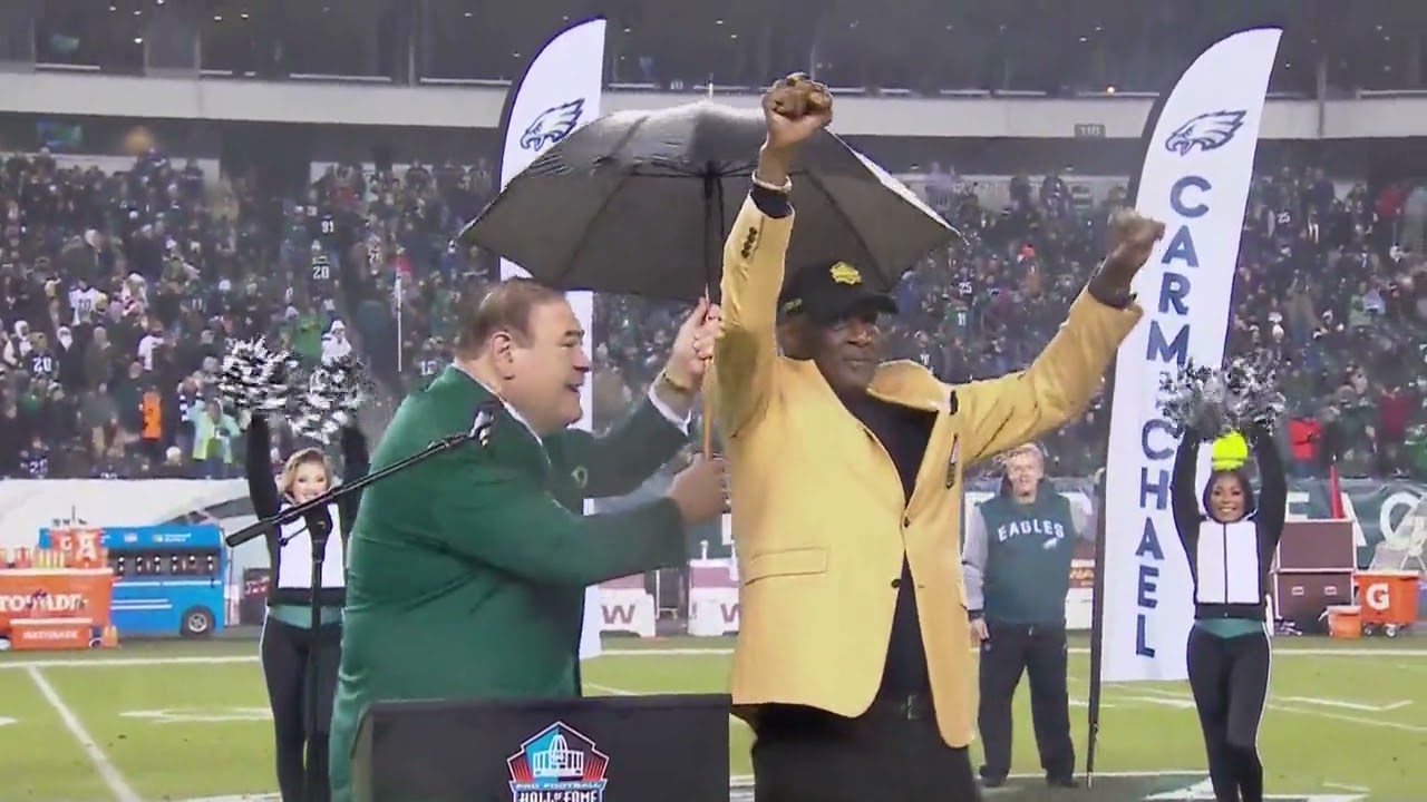 Harold Carmichael receives his ProFootballHOF ring!