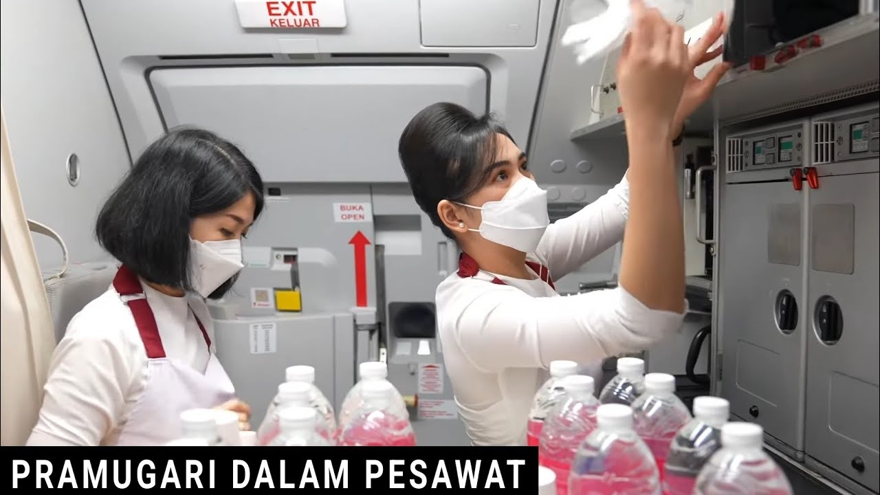 Begini Kesibukan Pramugari Batik Air dalam Pesawat saat Menyiapkan Menu Makan Untuk Penumpang