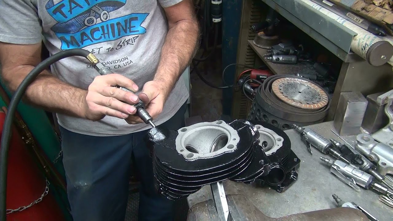 Ремонт двигателя 1000-кубового Sportster Ironhead на мотоцикле XL XR Street Tracker #102, модель ...