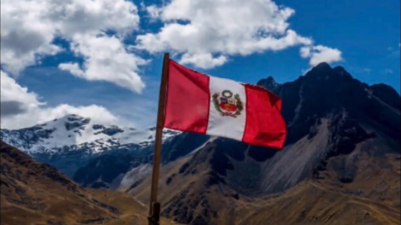 LA PALOMA DE LAS ALAS ROJAS letra y música MARTINA PORTOCARRERO (poema de Alejandro Romualdo