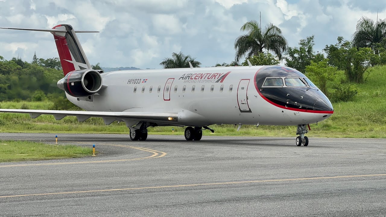 INTERIOR DEL AVIÓN DE AIRCENTURY (CRJ200) EN EL AEROPUERTO INTERNACIONAL LA ISABELA (HIGUERO)