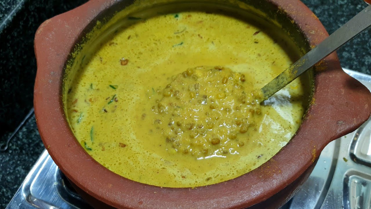 തേങ്ങ വറുത്തരച്ച ചെറുപയർ കറി /നിങ്ങൾ ചോദിച്ച ഉമ്മാടെ Breakfast/ Ayeshas Kitchen / Cherupayar Curry