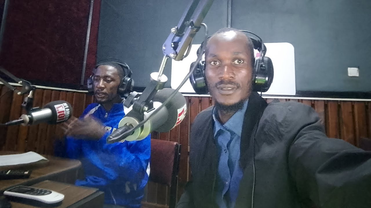 Bafunda ne Sserwajja okwota program Oluganda Makula ku Mama fm 101.7 Monday n'olwokubiri 9pm-11pm