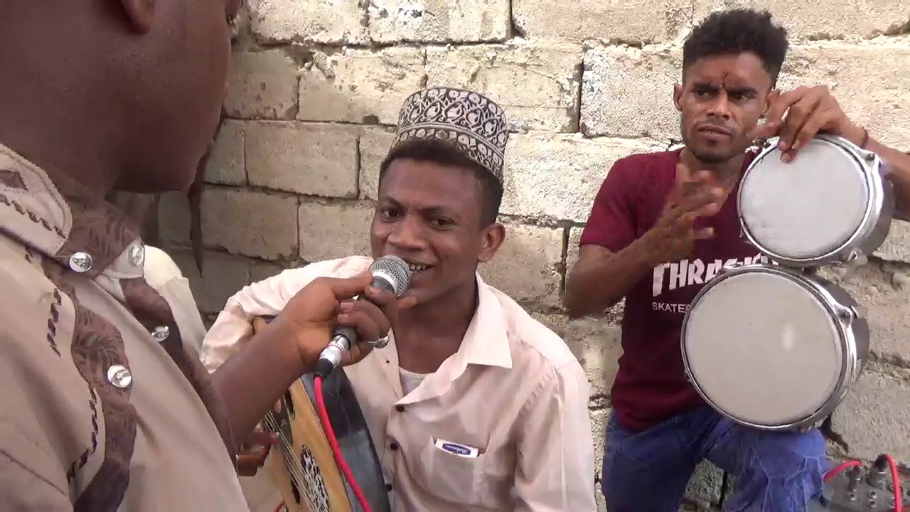عادات وتقاليد الحناء من افراح ال كليب بالتريبه اداء الفنان /نسيم يحي اخراج المحنبي738430399