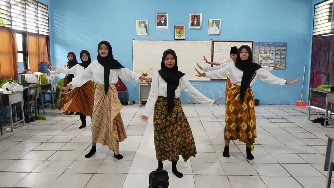 Seni Tari Gerak Tari Murni Tema Gerakan Sehari hari