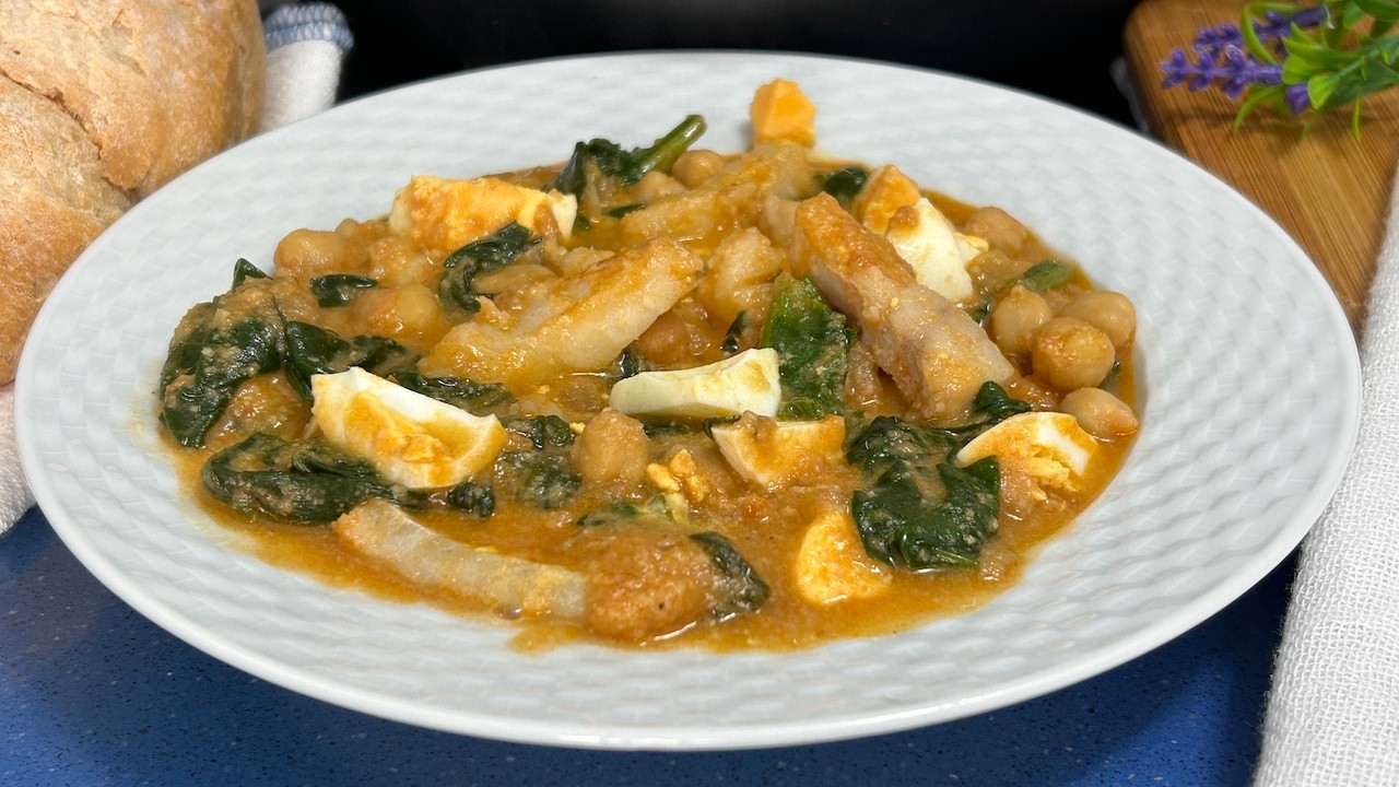 POTAJE DE GARBANZOS, ESPINACAS Y BACALAO 🌟 El guiso MÁS FAMOSO de Cuaresma y Semana Santa