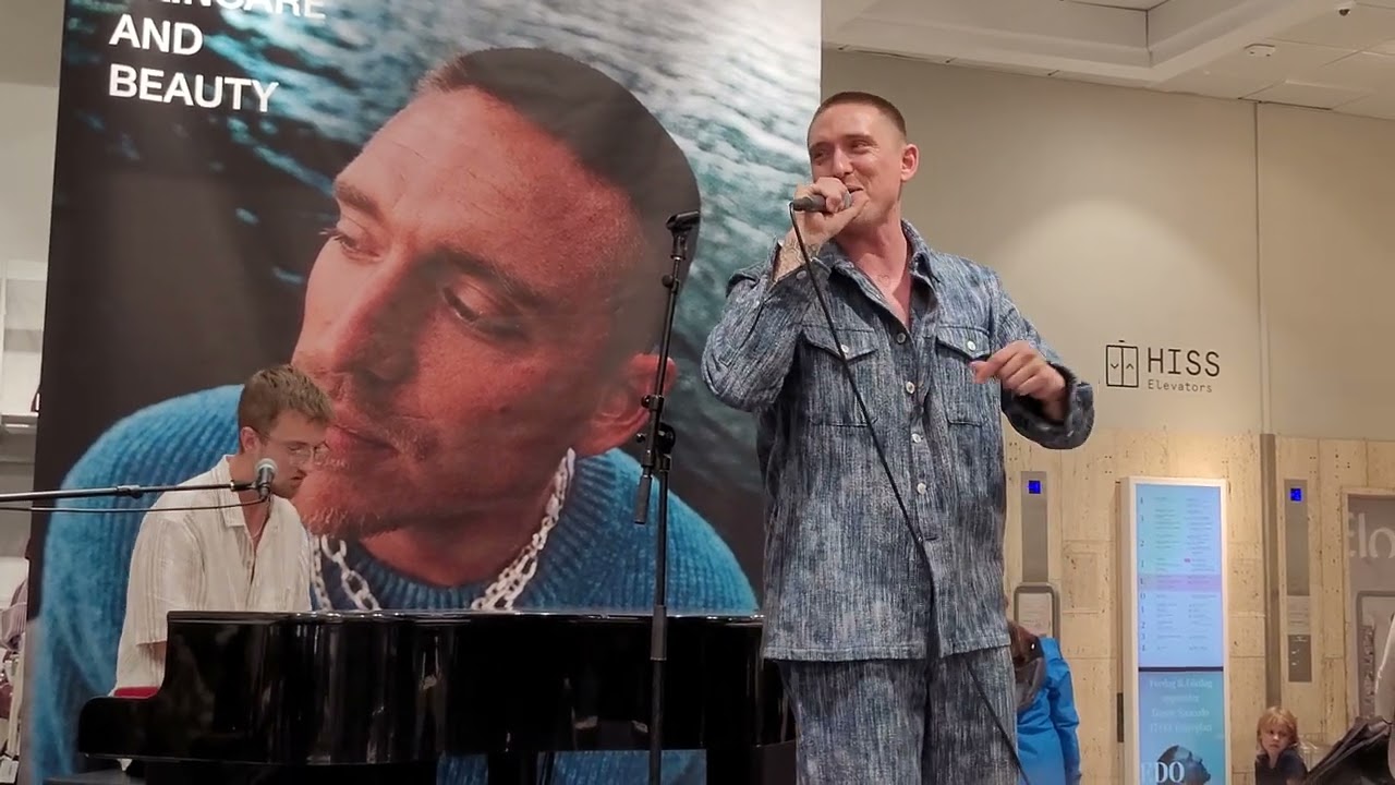Danny Saucedo - Det brinner i bröstet - Stockholm Åhléns 29 september 2023