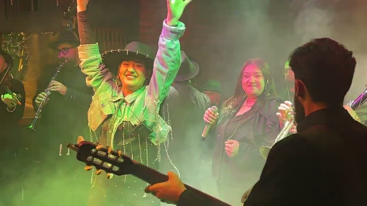 Carmen Chindriș - Tinerețe, nu fugi de mine