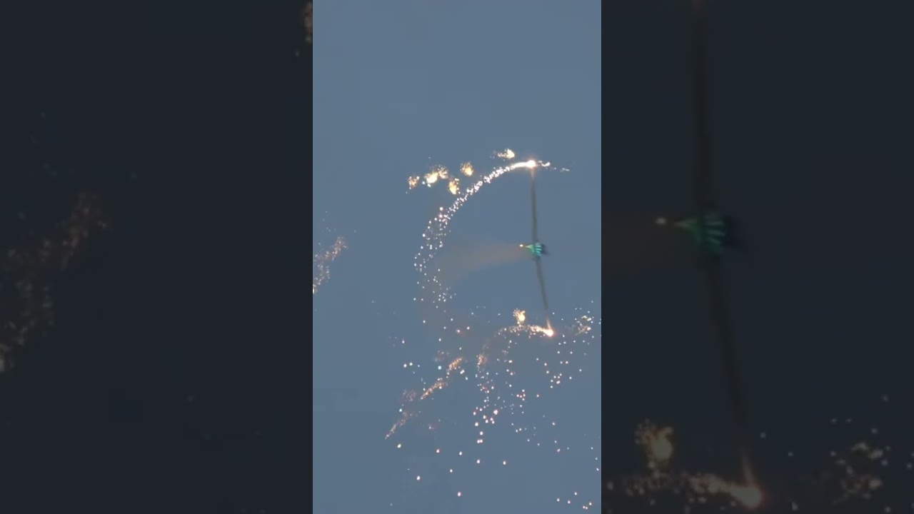 fireworks from airplanes #aviation #event #fireworks #pyro #pyrotechnics #grob #airplane #demo #nice