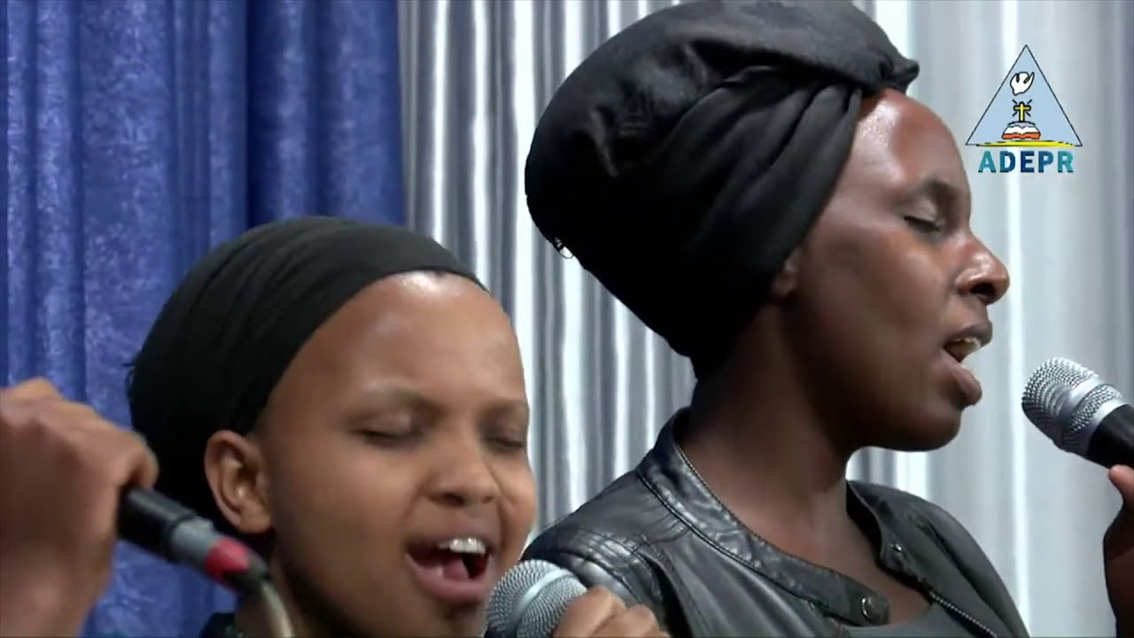 Past. RUSHEMA yagiranye ibihe bidasanzwe na korari UPENDO