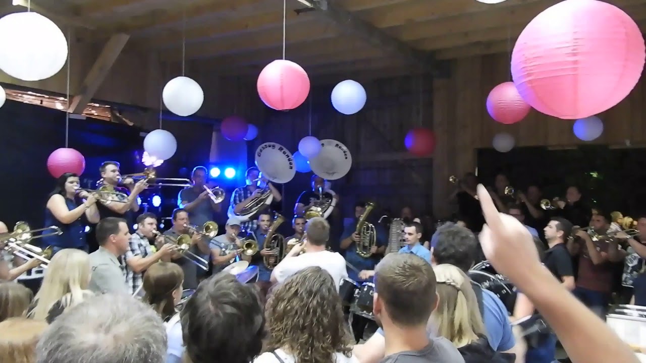 Guggenmusik Gaszug Randen - Run to the Hills