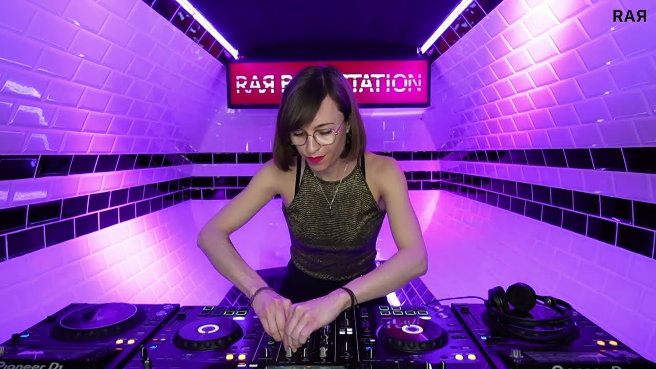 FREAKENCY / 136 BPM - BASS STATION 2 - 132 / TECHNO