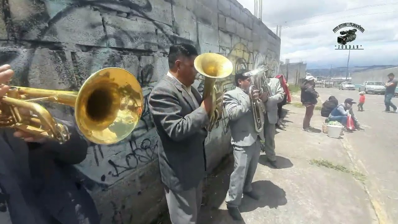 BANDA DE PUEBLO  EL DANZANTE  DE PUJILI EN QUITO