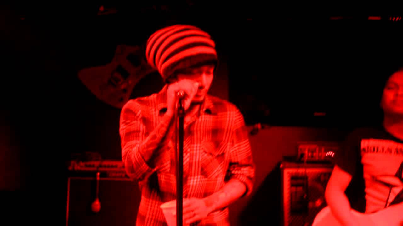 Mausok - Virgilio and Yakapsule (Gig @ Cerebro Bar)