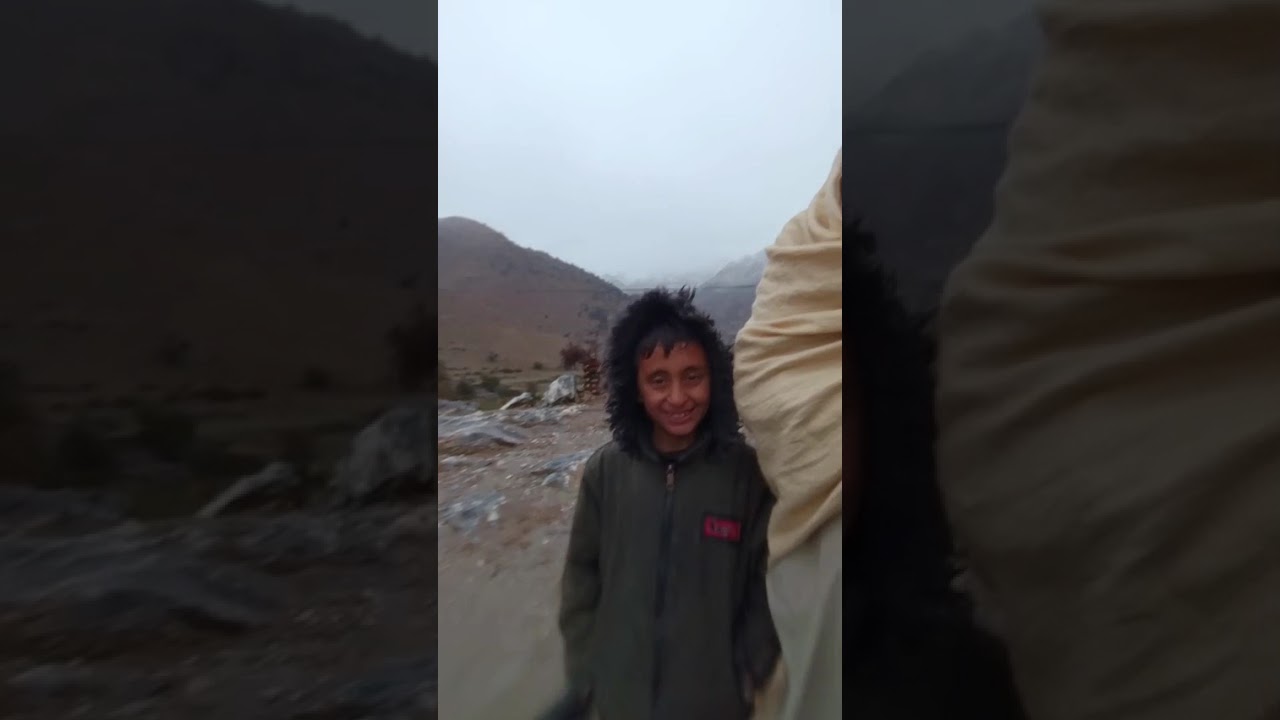 شیخ فضل اکبر اور سید محمد مامازے سپیرہ غونڈئی سے گاؤں شیخ بابا  کے مختلف سمتوں کے نام بتاتے ہوئے