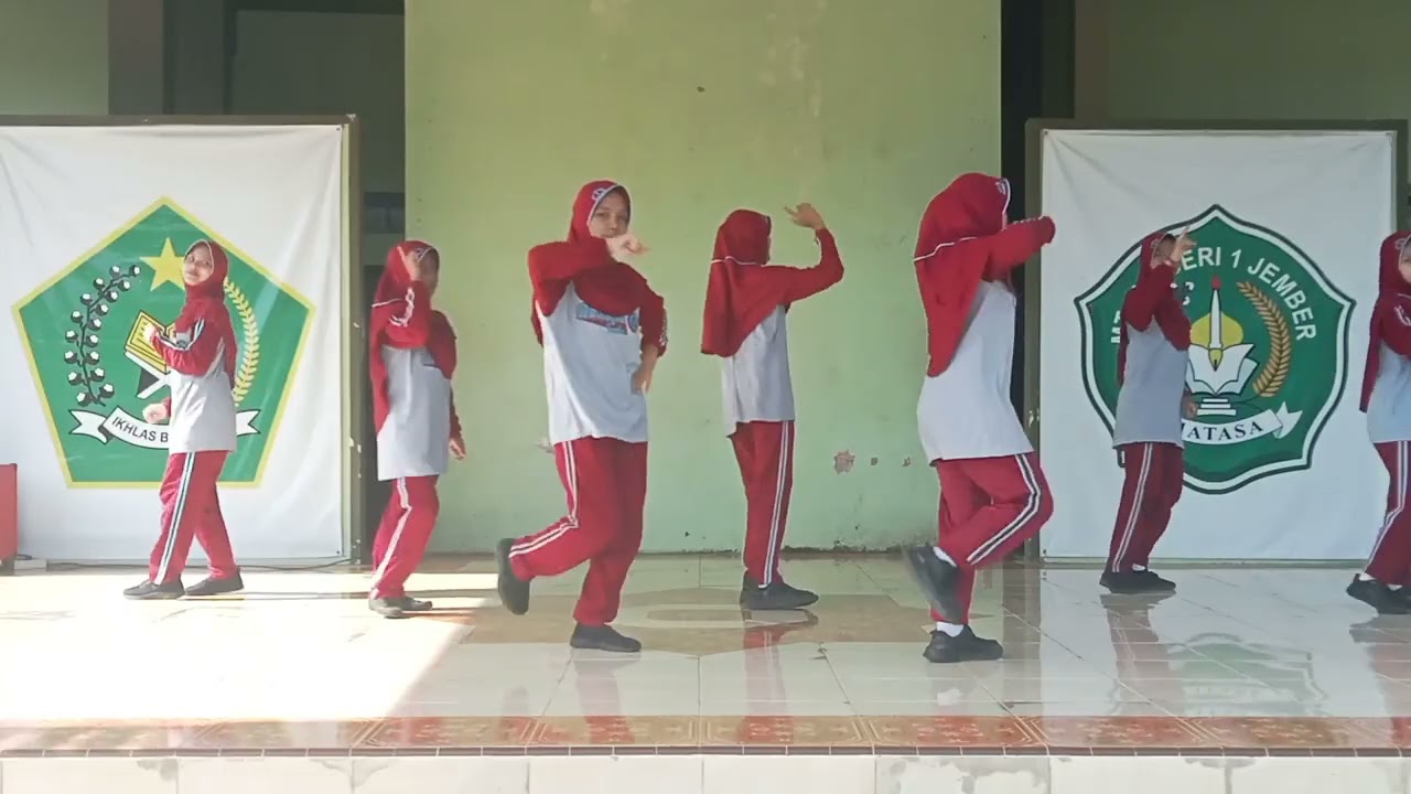 Tugas Kelompok SENAM KREASI Kelompok 1 kelas IX F 