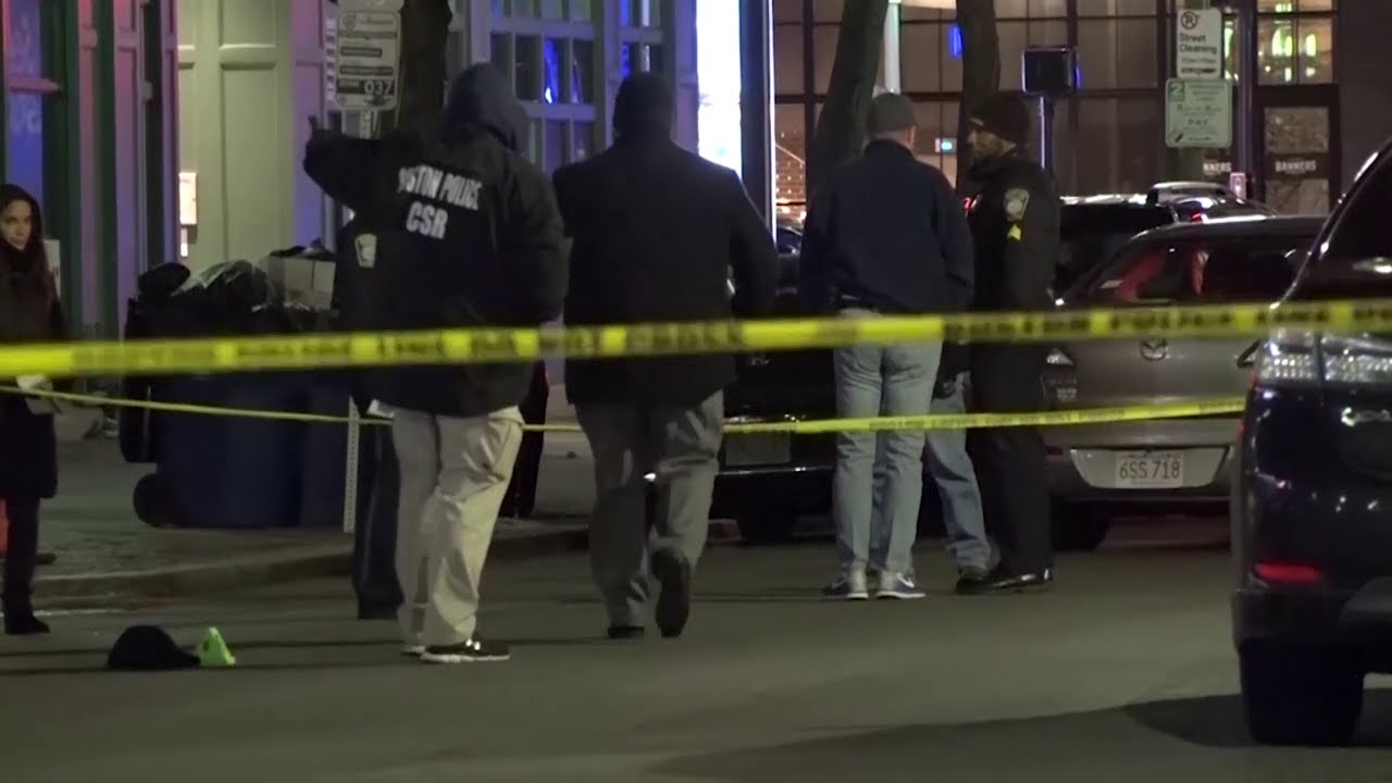 Victim fatally shot during attempted robbery of his gold chain, prosecutors say