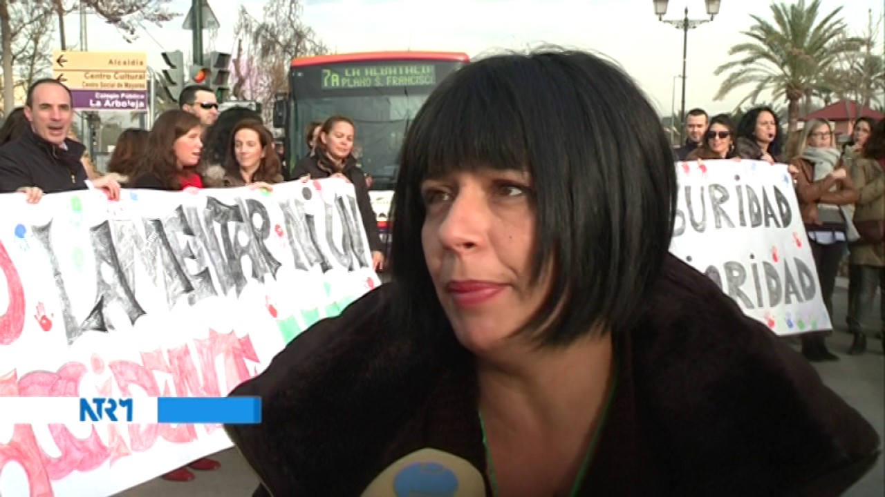 03/02/2017 Los padres del colegio AYS, protestan para pedir mejores accesos al centro
