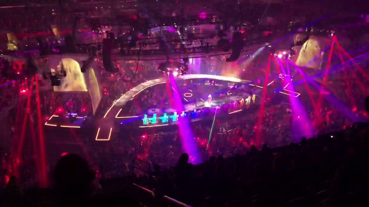 Carrie Underwood - “Love Wins” (Encore) - Staples Center LA 9/12 - Cry Pretty Tour