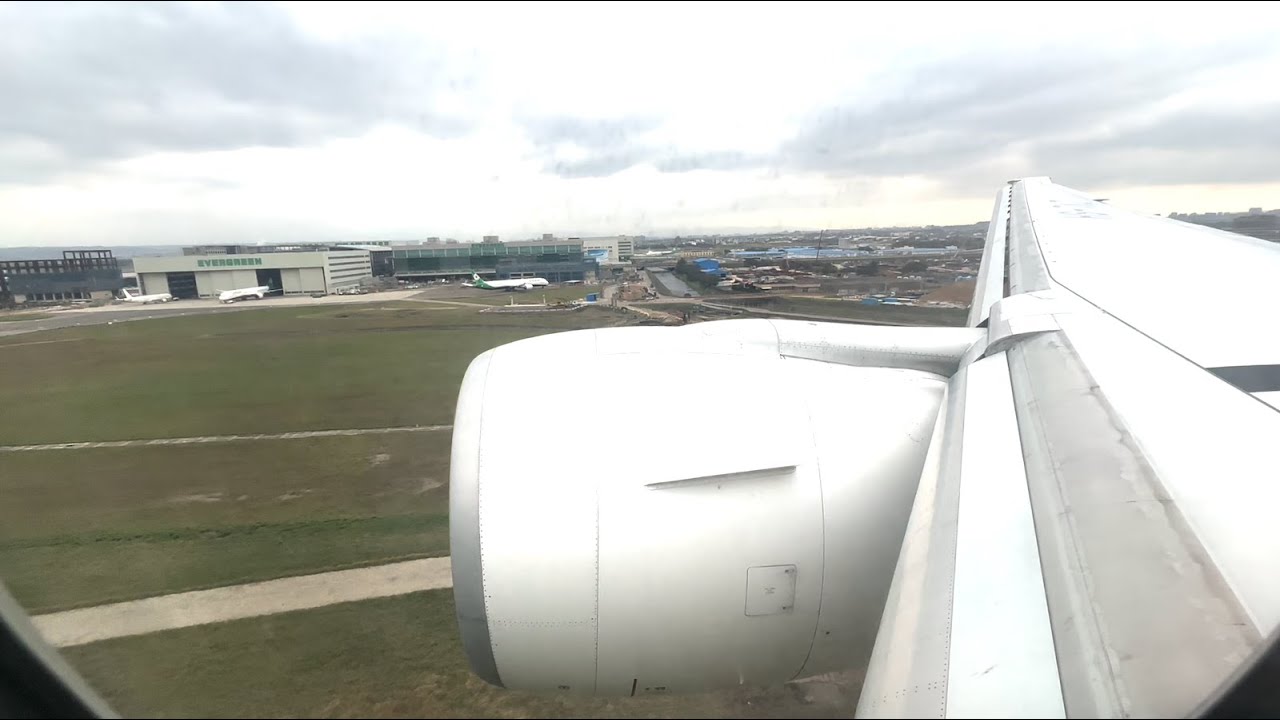 Thai Airways International Boeing 777-300ER LANDING at Taoyuan International Airport (TPE)