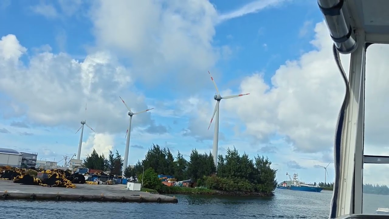 CAT COCOS FERRY...MAHE SEYCHELLES TO PRASLIN ISLAND....