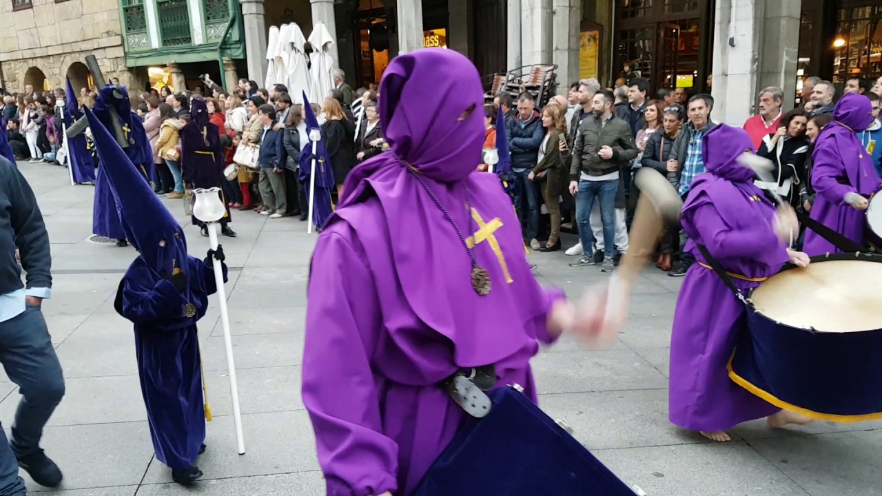 Miércoles Santo 2.017. Paso Cofradía de Jesús de Galiana por San Nicolás de Bari. Avilés.