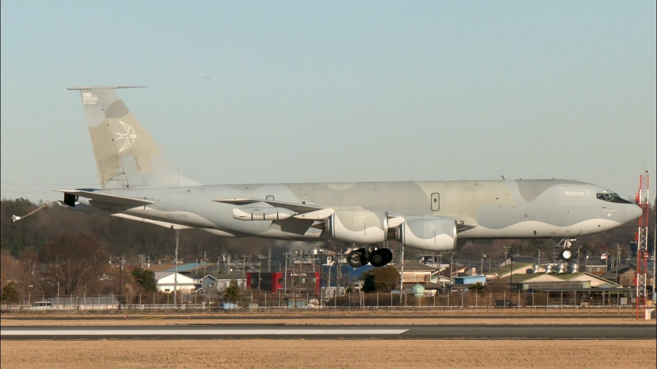 アメリカ空軍横田基地 米民間企業メトレア所有の空中給油機KC135 Stratotanker 1機が着陸 YOKOTA AirBase KC135 Metrea N752MA