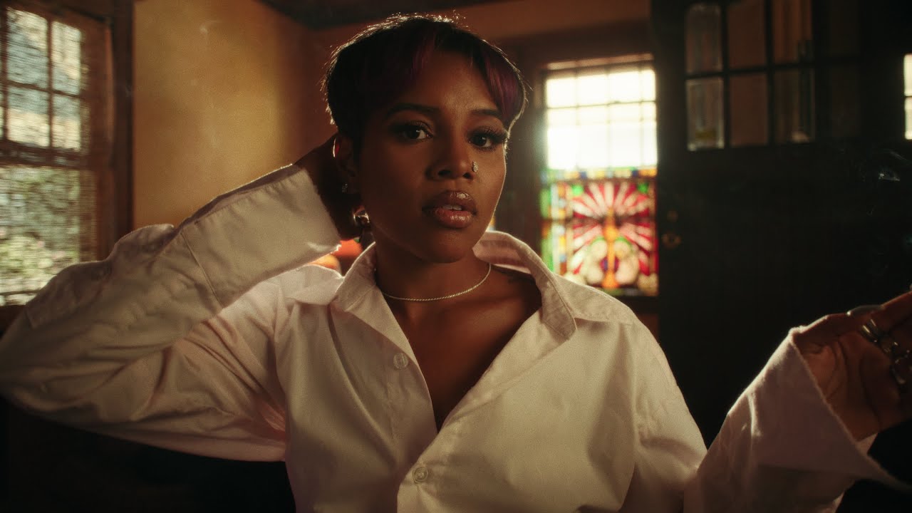 Alex Vaughn - Talkin [Official Music Video]