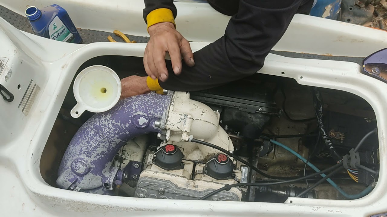 &oacute;leo que lubrifica v&aacute;lvula rotativa jet ski sea doo Silvio jet Luzi&acirc;nia Goi&aacute;s