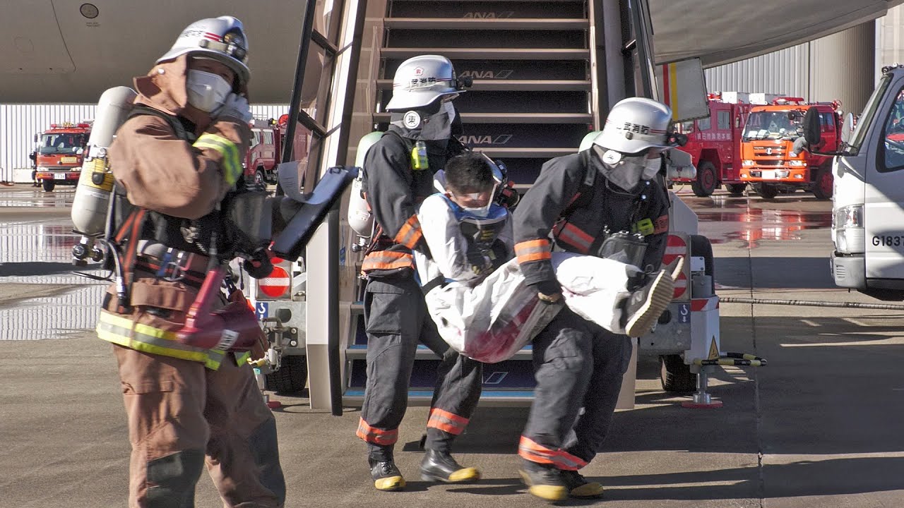 成田空港で航空機事故の消火救難総合訓練を実施