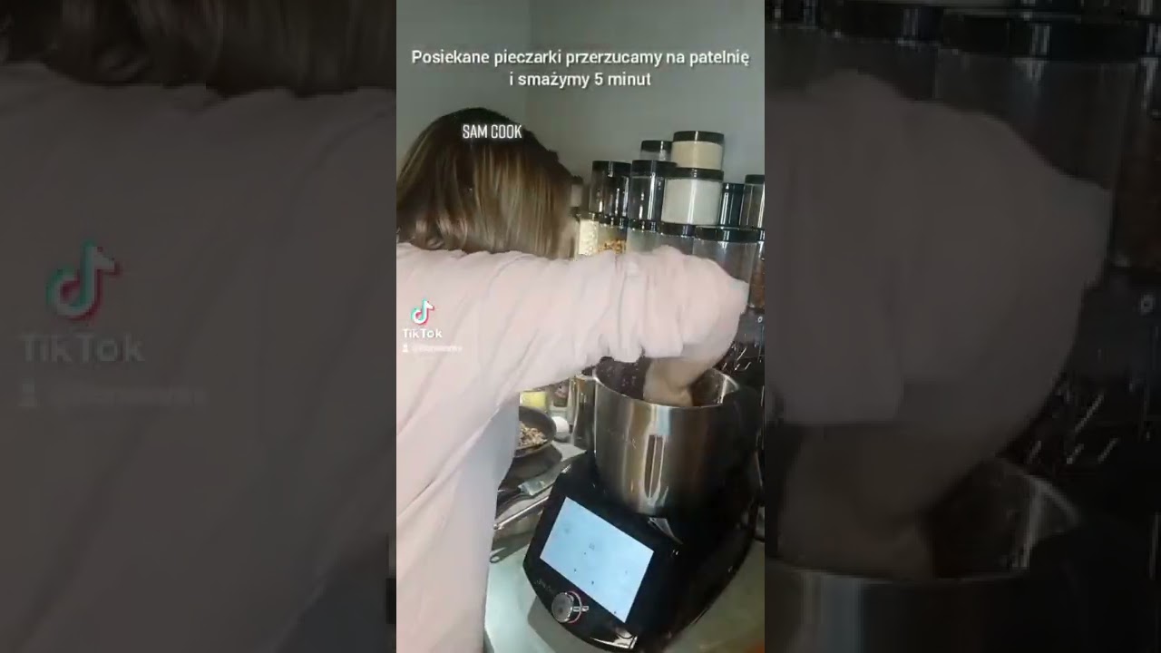 Sam Cook - zupa pieczarkowa z nadziewanymi bułkami