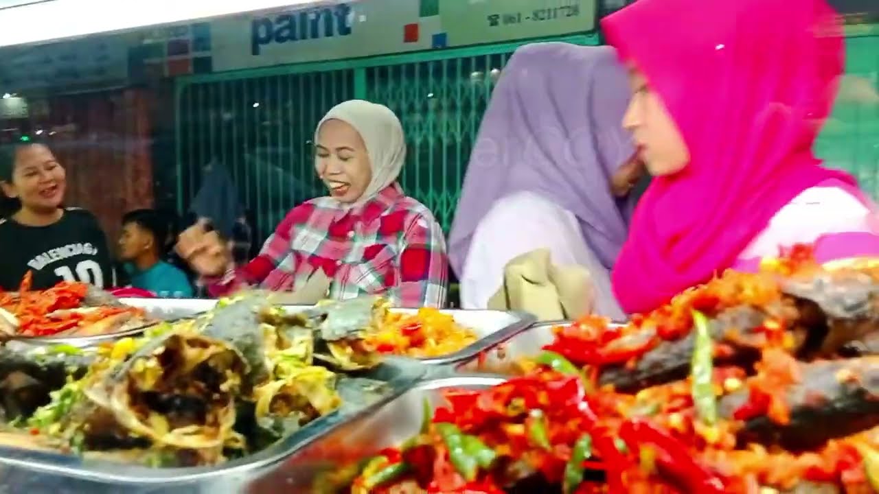 Kuliner Malam Medan! Lontong Malam BAROKAH Selalu Ramai Pembeli