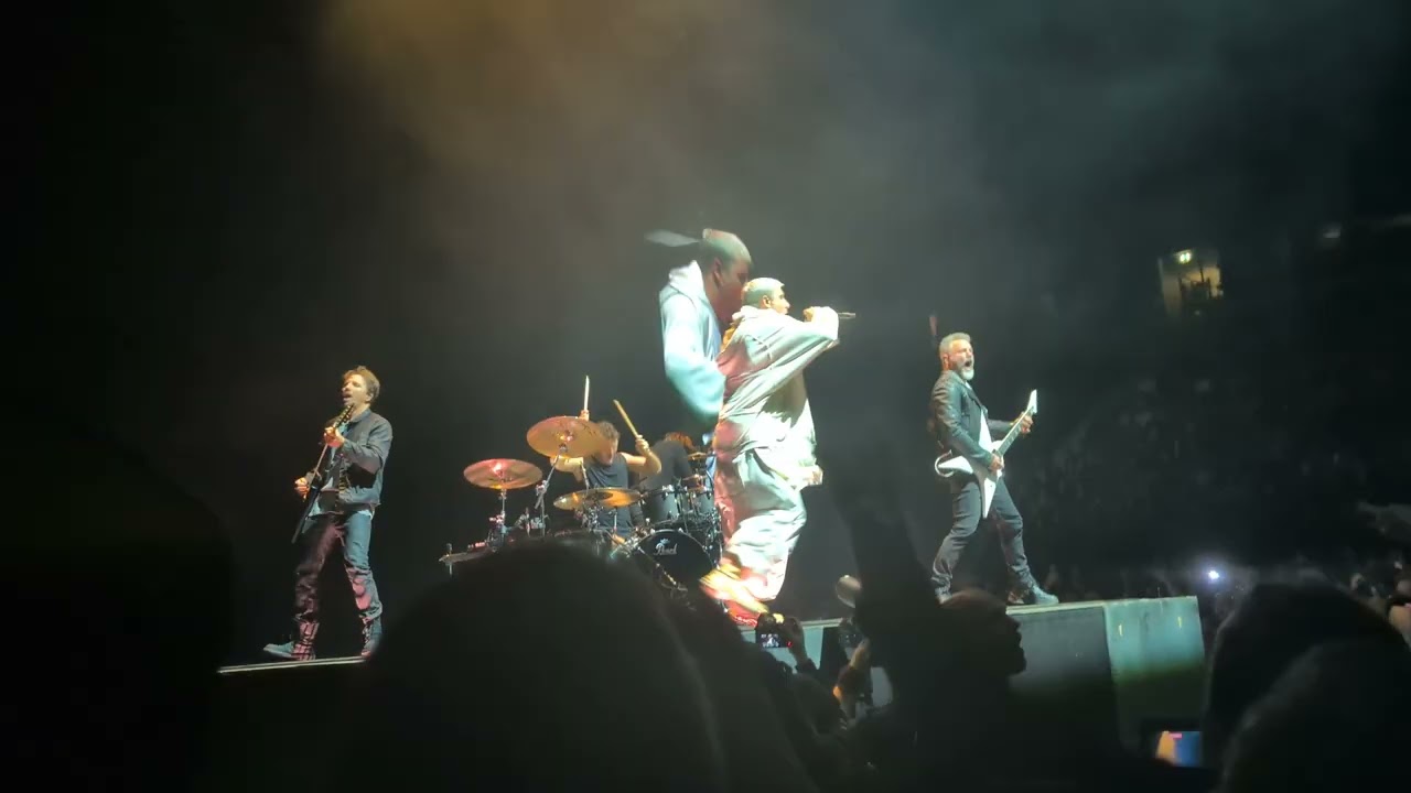 Parkway Drive - Intro & Carrion (Live in Manchester 2025)