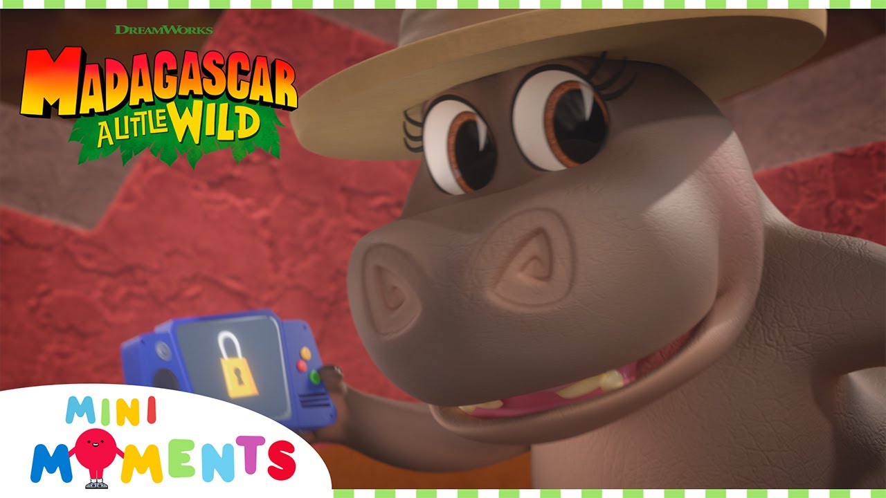 Gloria The Gamer! 👾 🦛 | Madagascar: A Little Wild | Clip | Mini Moments