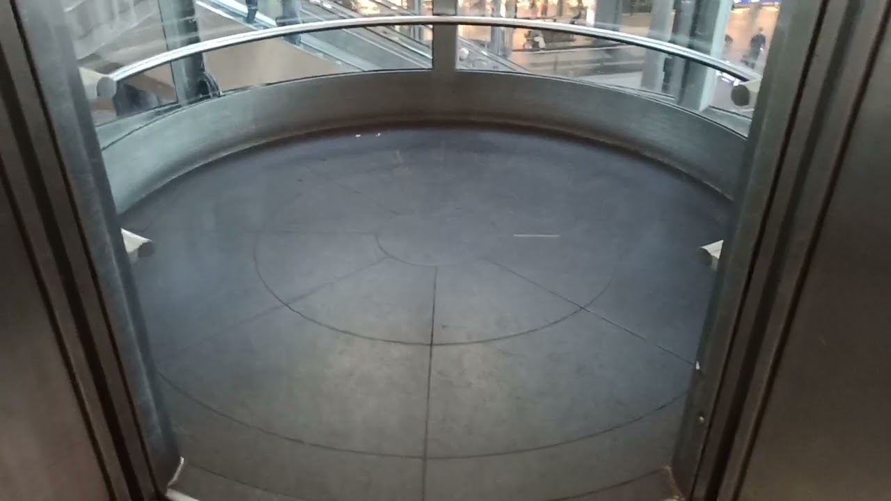 Aufzug Berlin Hbf