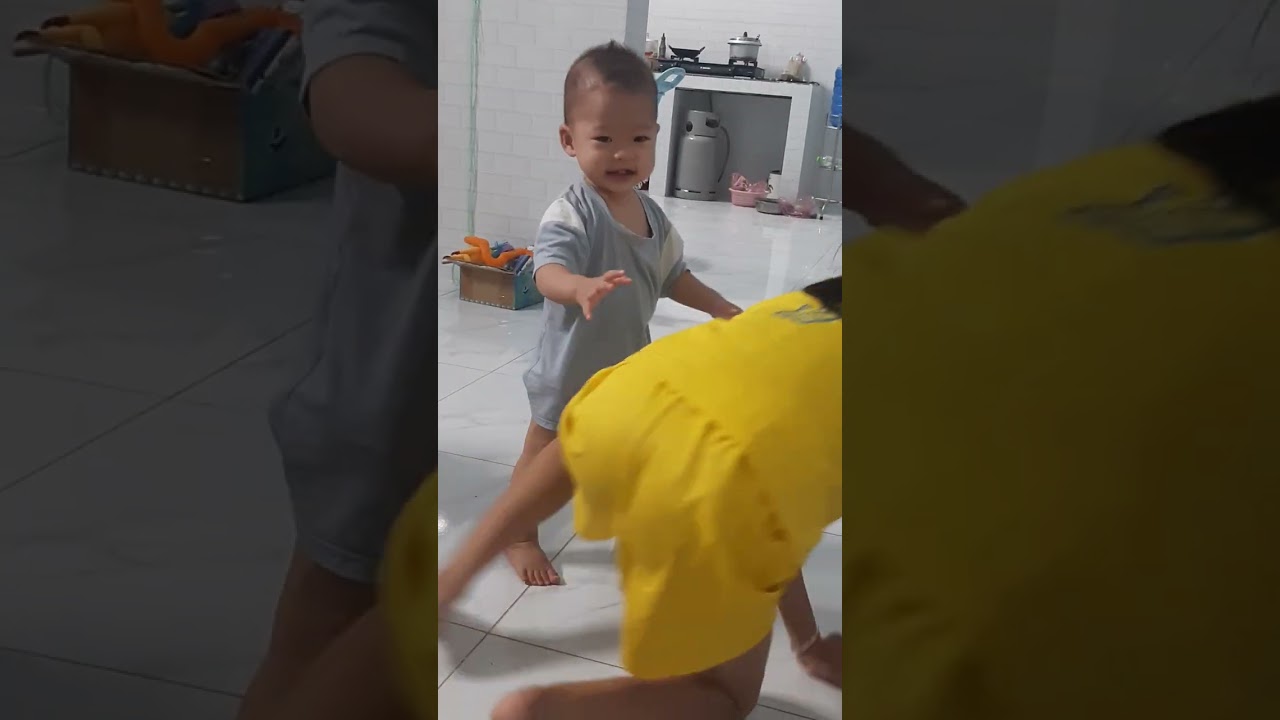 Chị 2 giữ e