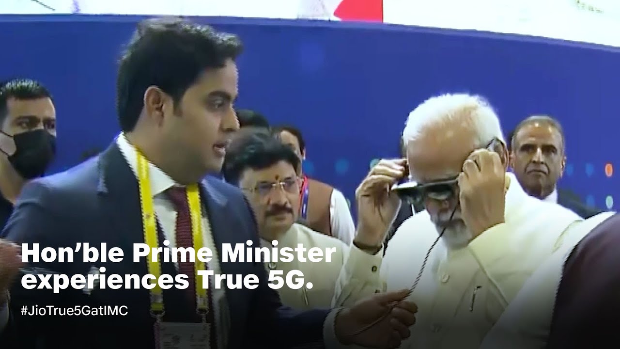 Hon'ble Prime Minister experiences True 5G #JioTrue5GatIMC