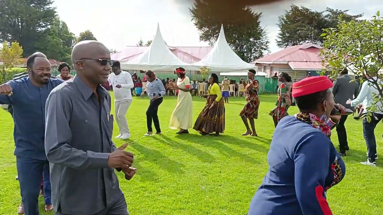 LOOK AT MUNISHI AND LILIAN ROTICH PERFORMING ITOROR JEHOVAH @ MAU RESORT.. KERINGET..